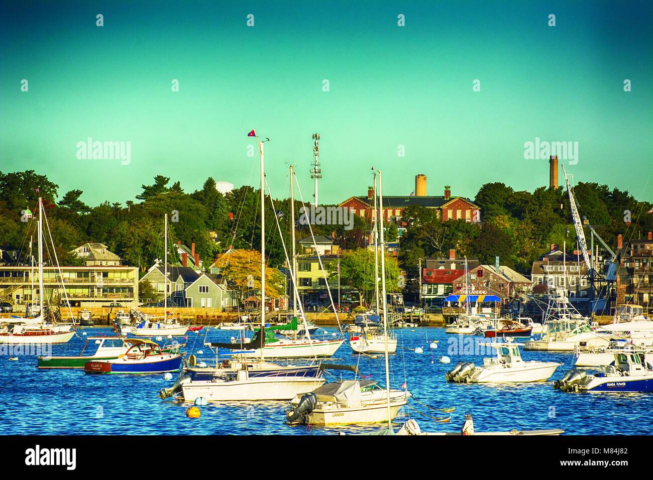 Sicht in der Dämmerung des Marblehead Hafen auf dem Höhepunkt der Sommersaison. Stockfoto