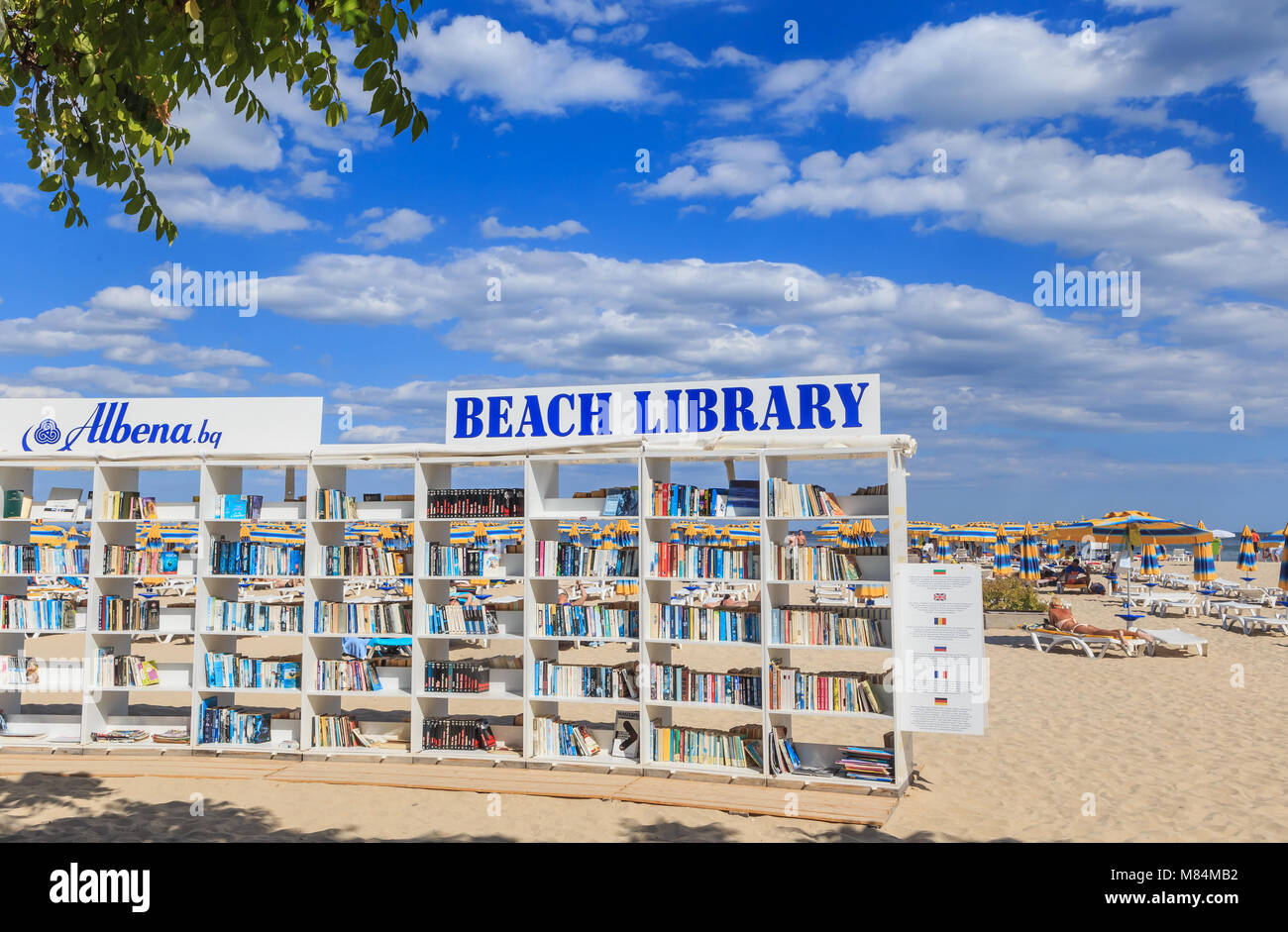 Freier Strand Bibliothek eröffnet am Schwarzen Meer von Albena. Bulgarien Stockfoto