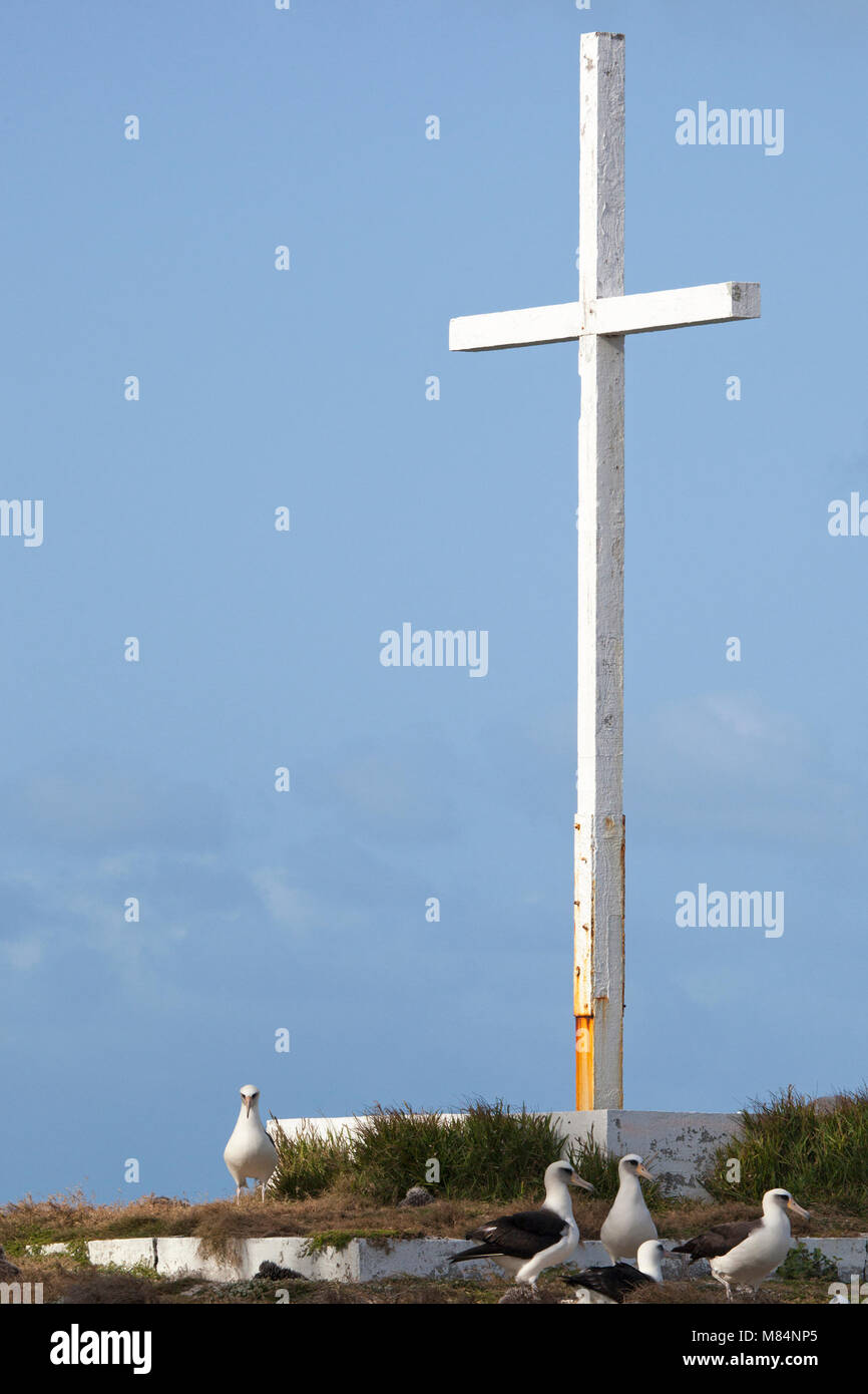 Das Osterkreuz auf dem Midway-Atoll östlich der International Date Line war der Ort des letzten Frühmorgenddienstes der Welt am Ostertag Stockfoto