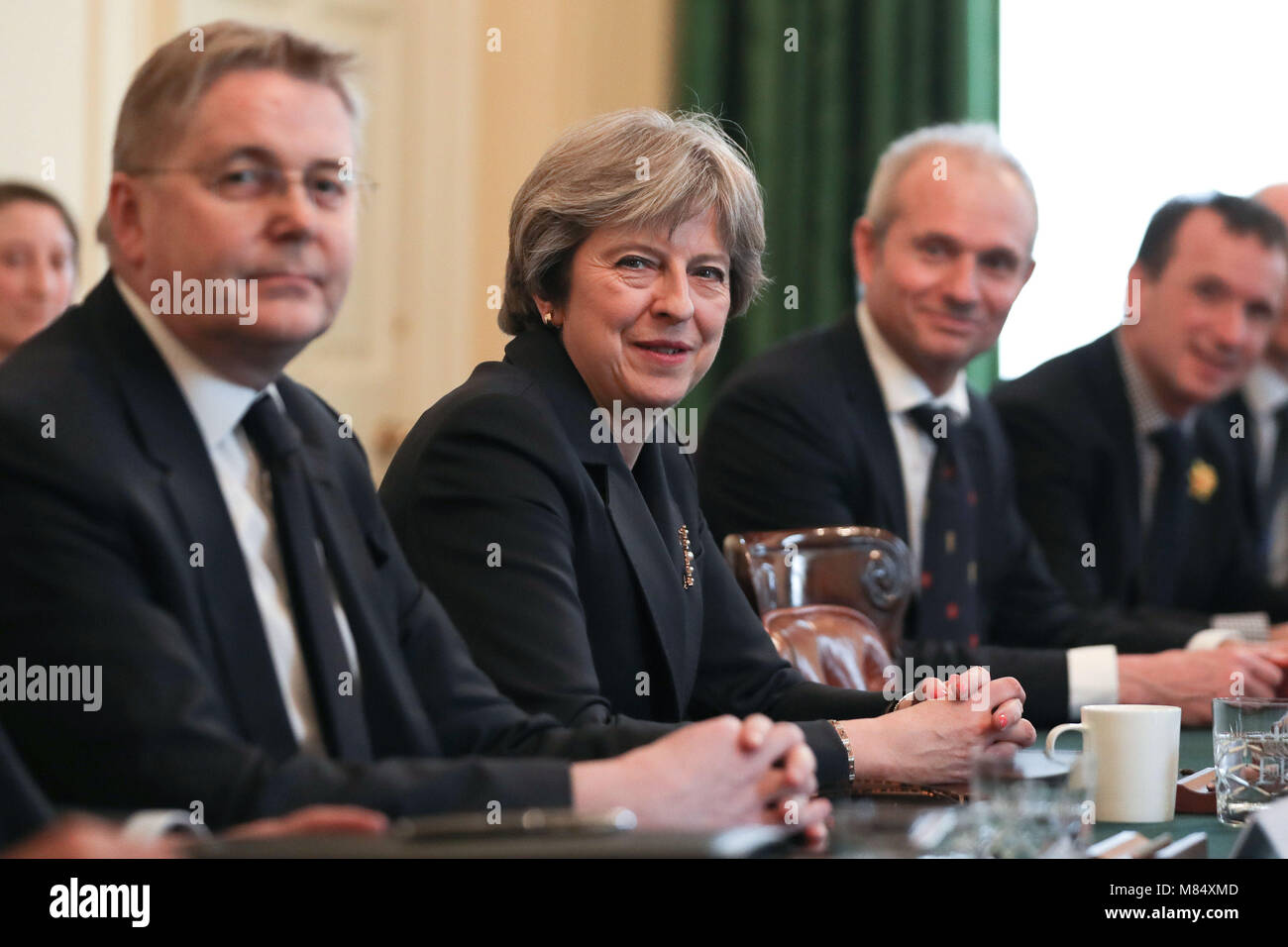 Premierminister Theresa May Stühle eine Sitzung des Gemischten Ausschusses auf Ministerebene in der Downing Street in London im neuesten Angebot die Streitigkeit, mit der autonomen Regierungen über das Flaggschiff der britischen Regierung EU-Entzug Bill entwickelt hat, zu Ende. Stockfoto