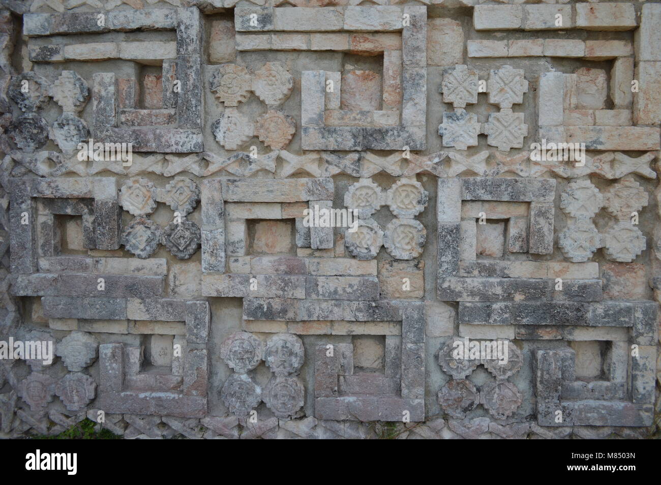Maya Schnitzereien an der Großen Pyramide in Uxmal, Mexiko Stockfoto