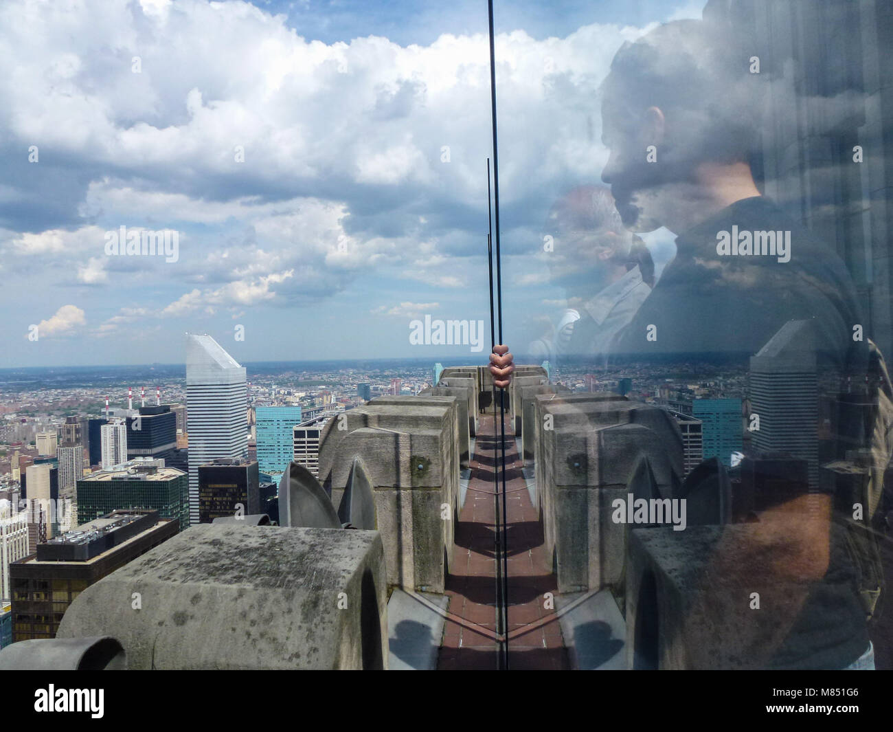 Blick auf die Skyline von New York City im Sommer. Stockfoto