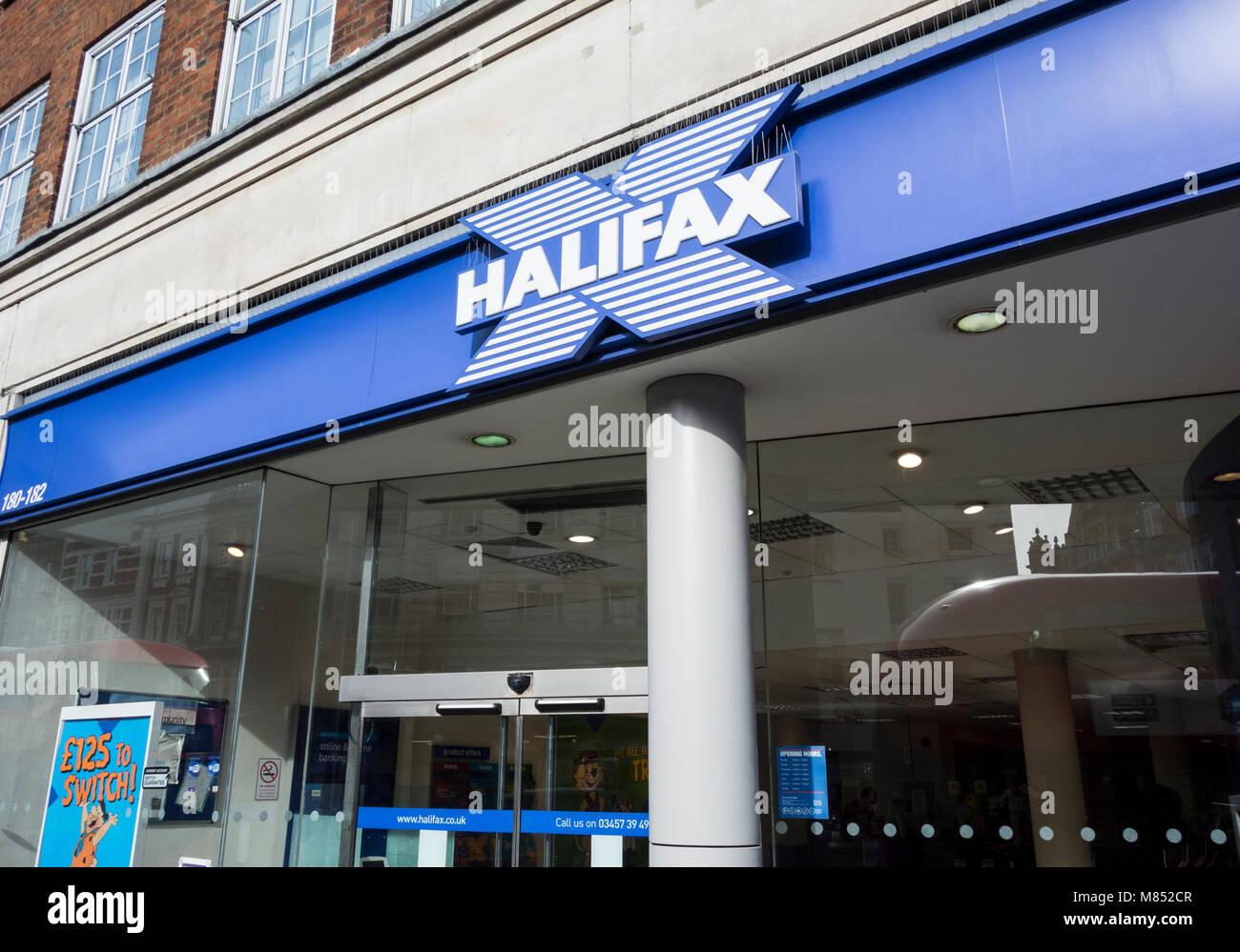 Halifax Bank auf der Kensington High Street, Kensington, London, Großbritannien Stockfoto