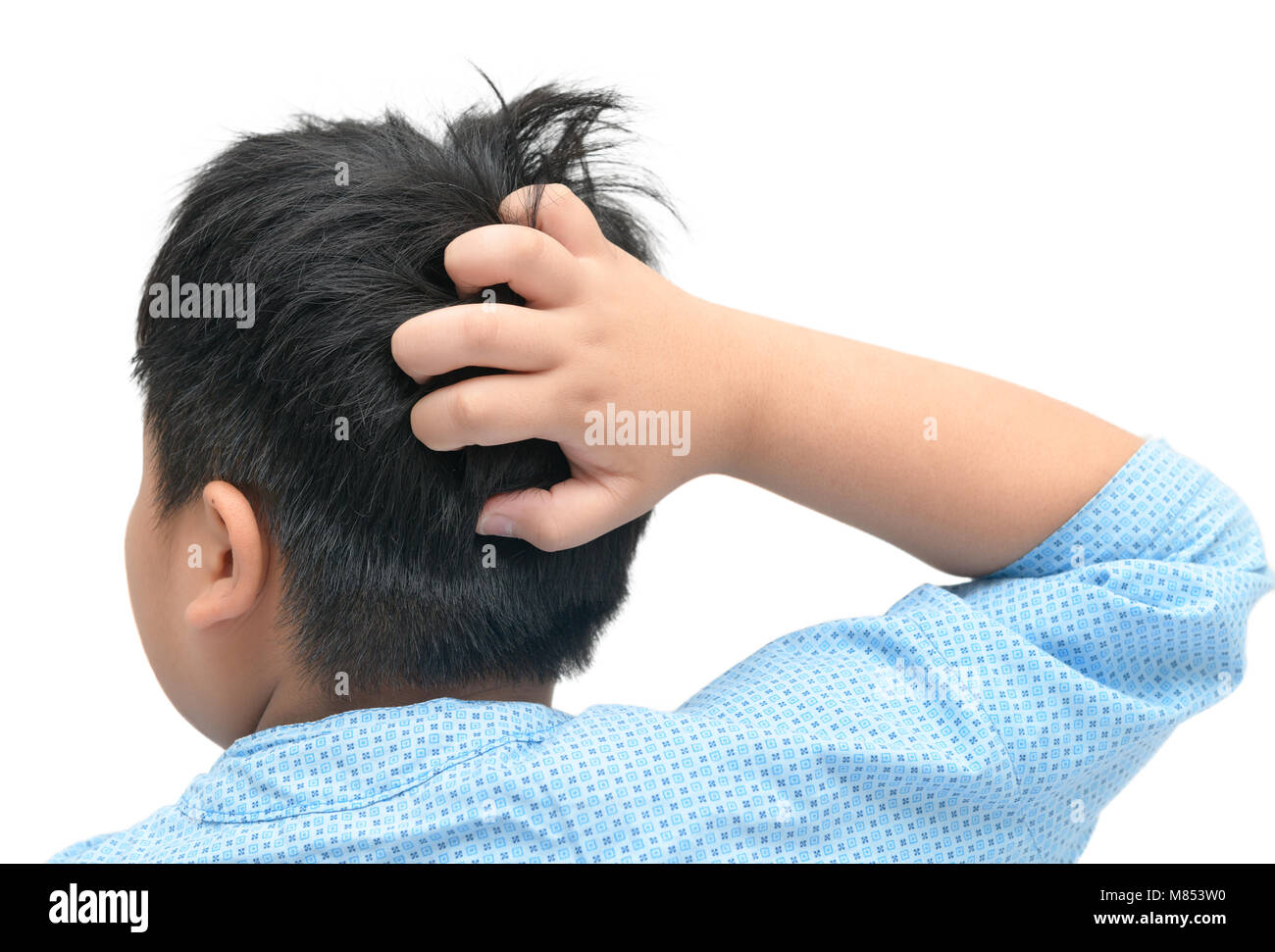 Junge scratch die Krätze mit Hand auf weißem Hintergrund, Konzept mit Gesundheitswesen und Medizin. Stockfoto