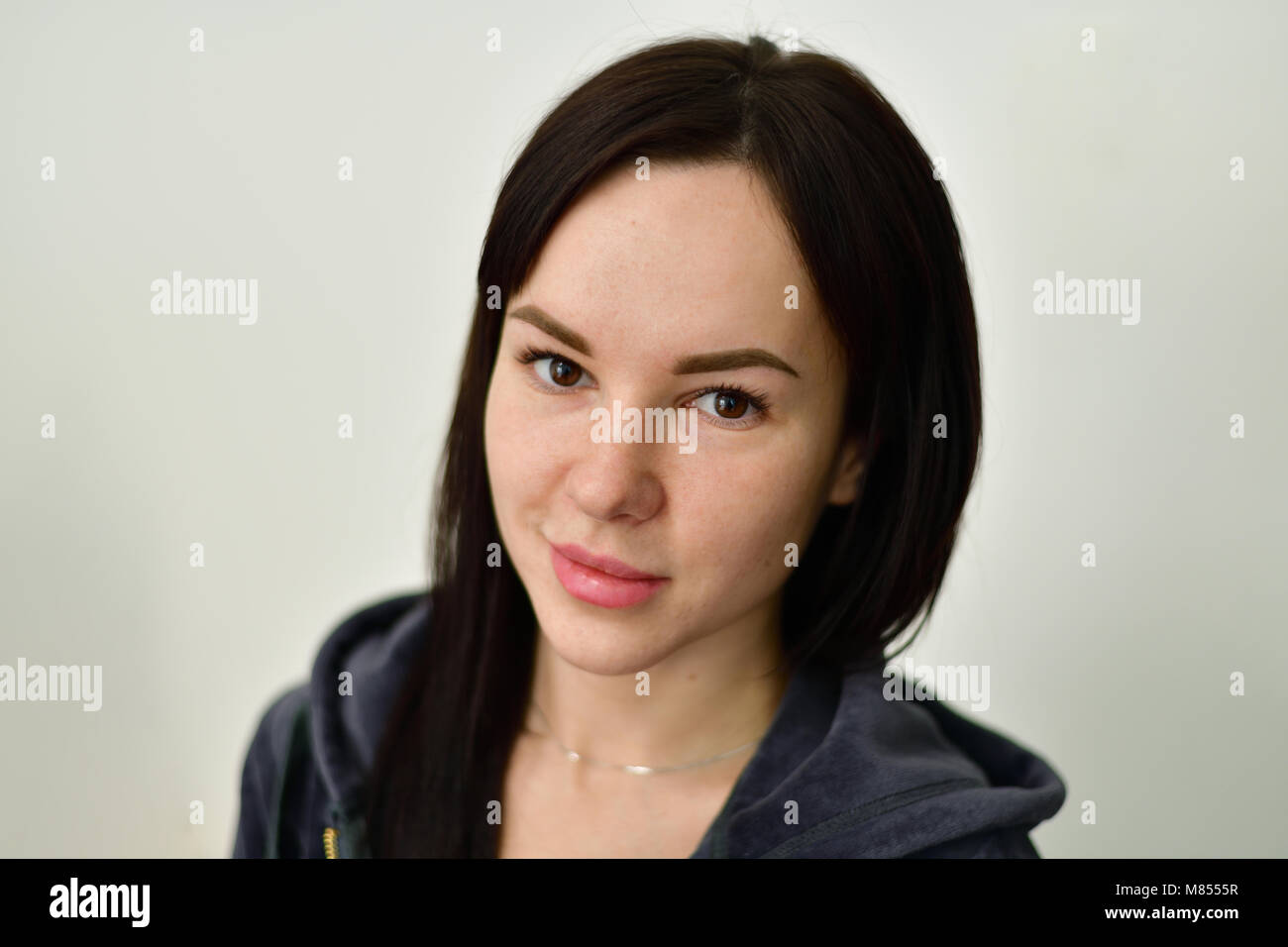 Portrait der junge BRÜNETTE an Alter 20. Stockfoto