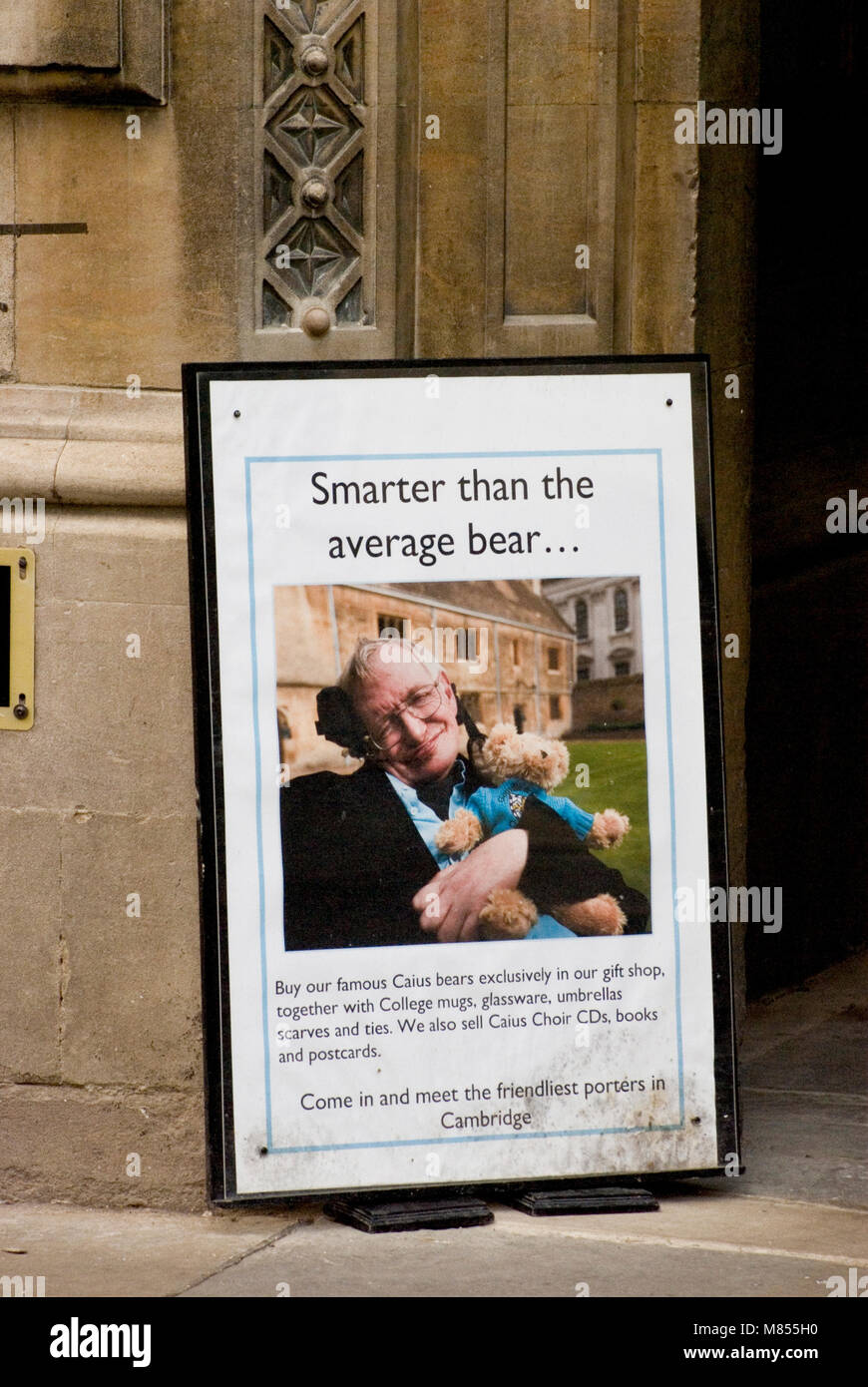 Stephen Hawking auf Anzeige Cambridge Stockfoto