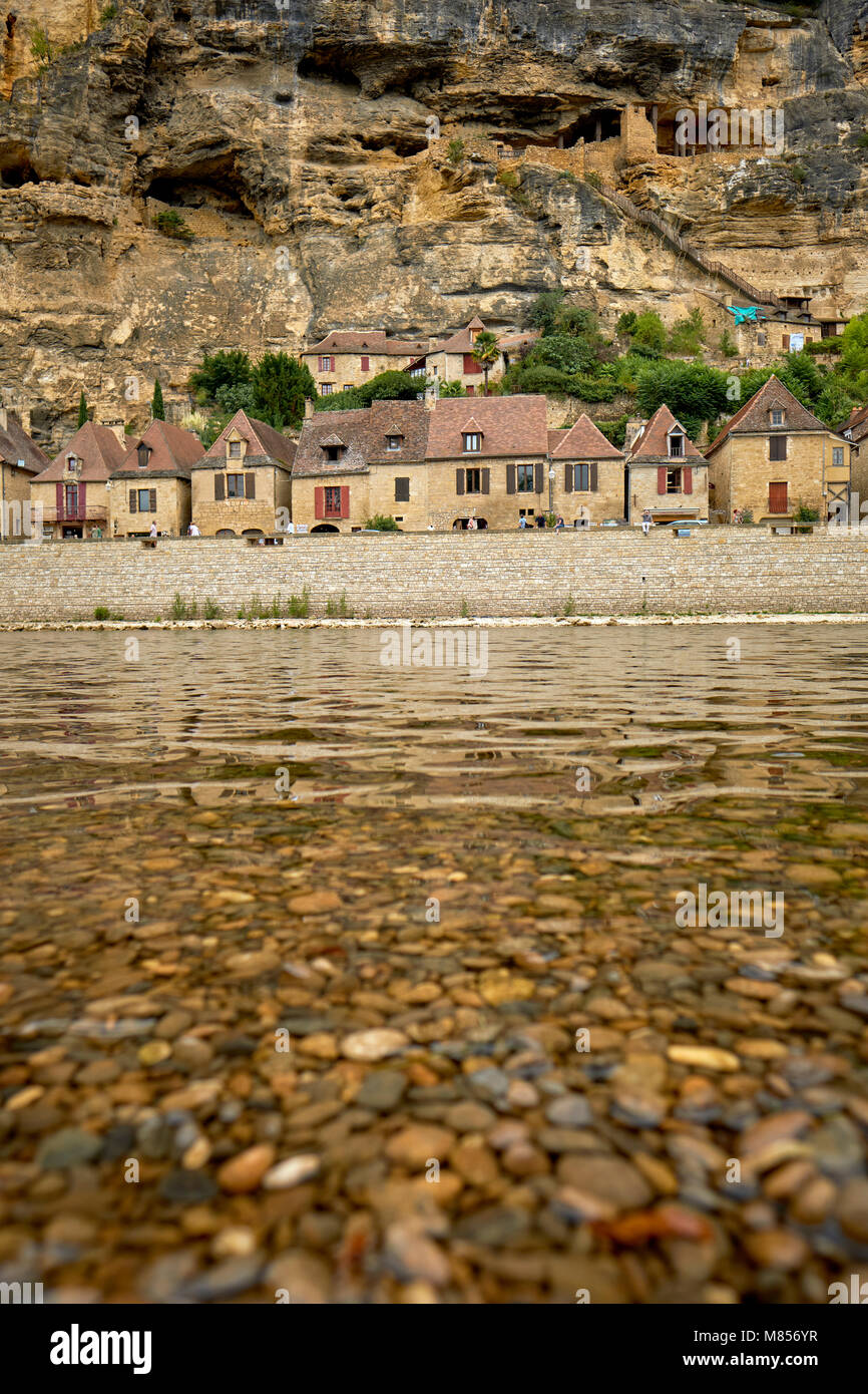 La Roque Gageac ist eines der schönsten Dörfer Frankreichs in einer herrlichen Lage am nördlichen Ufer des Flusses Dordogne. Stockfoto