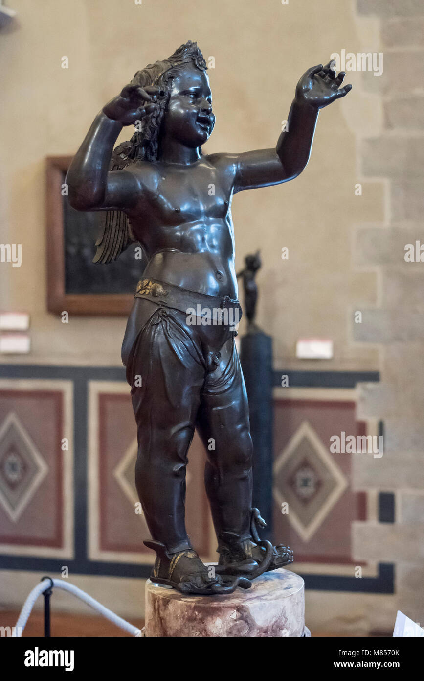 Florenz. Italien. Liebe/Attis, Bronzestatue von Donatello (ca. 1440), Museo Nazionale del Bargello, großer Ratssaal aka Salone di Donatello. Dona Stockfoto