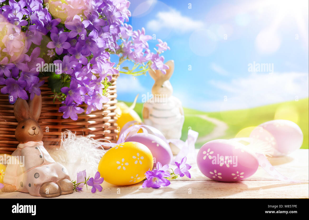 Kunst Frohe Ostern Tag; Osterhase und Ostereier Stockfoto