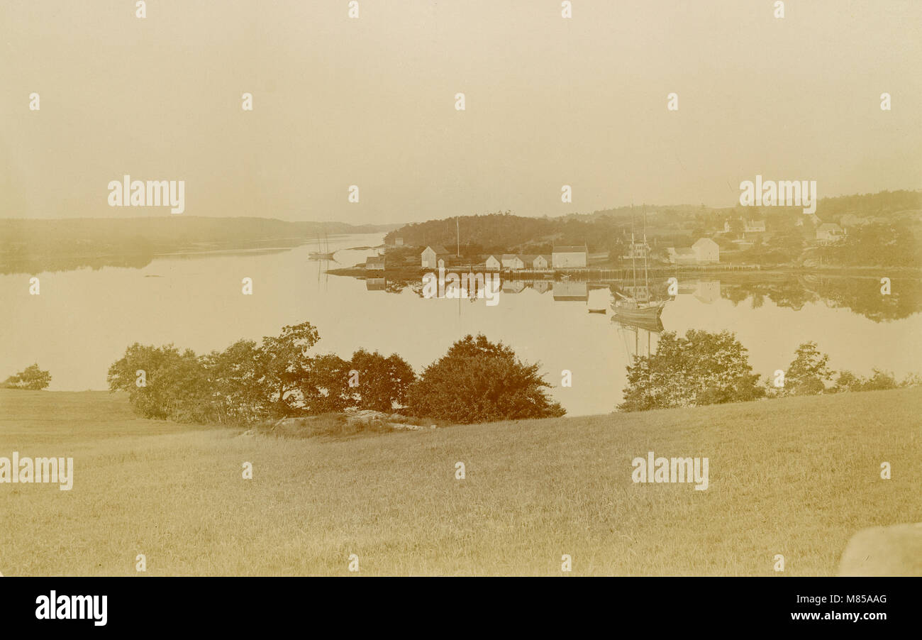 Antike ca. 1905 Foto, lokale Gemeinschaft auf der Sasanoa River. Die Lage ist in oder in der Nähe von riggsville (jetzt Robinhood), Maine in der Sagadahoc County, USA. Stockfoto