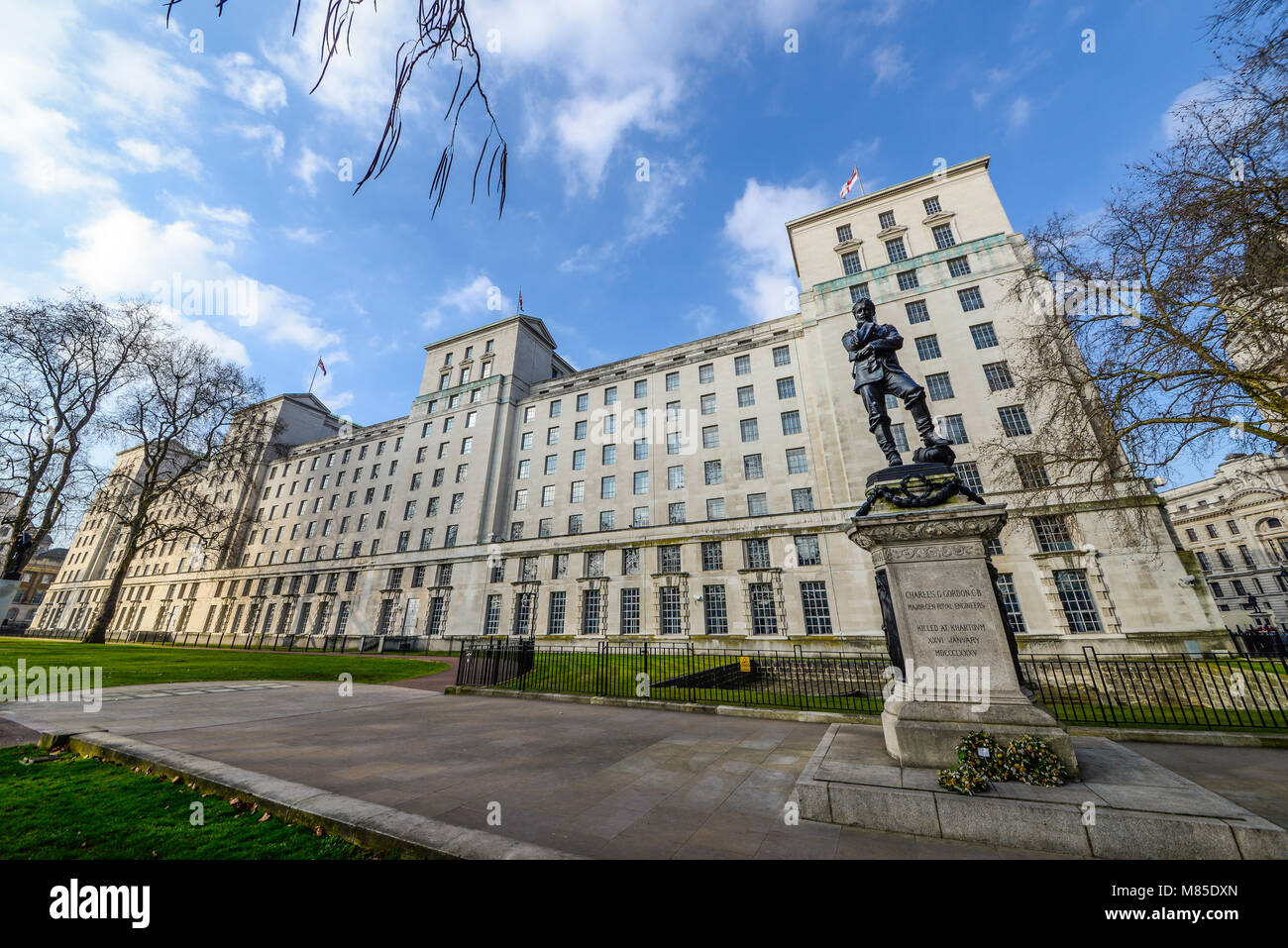 MOD-Hauptquartier, Westminster, London. Victoria Embankment Gardens. Major General Charles George Gordon von Khartum Statue Stockfoto
