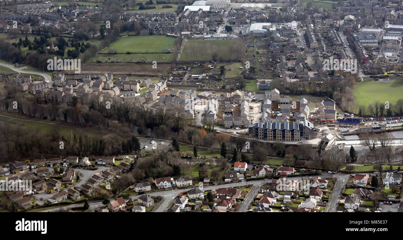 Luftbild der neuen Häuser von David Wilson Häuser an Granat Wharfe, Otley, Großbritannien gebaut Stockfoto