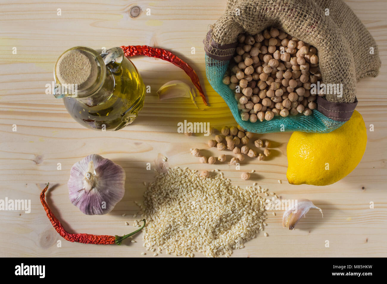 Die wichtigsten Zutaten für Libanesische hummus Salat Stockfoto