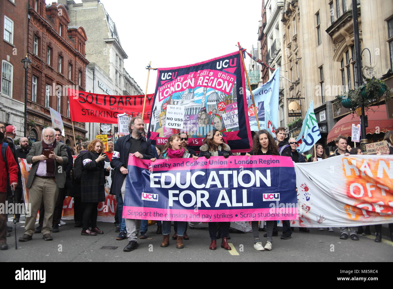 Banner am März für Pensionen und Pay, Whitehall, London Stockfoto