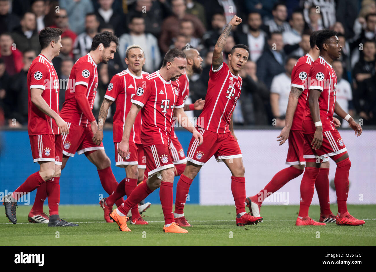 14 März 2018, Türkei, Istanbul: Fussball, Champions League, Achtelfinale, Besiktas Istanbul gegen Bayern München, bei Vodafone Park: Münchens Spieler erste Ziel ist ihre Seite zu feiern. Foto: Sven Hoppe/dpa Stockfoto