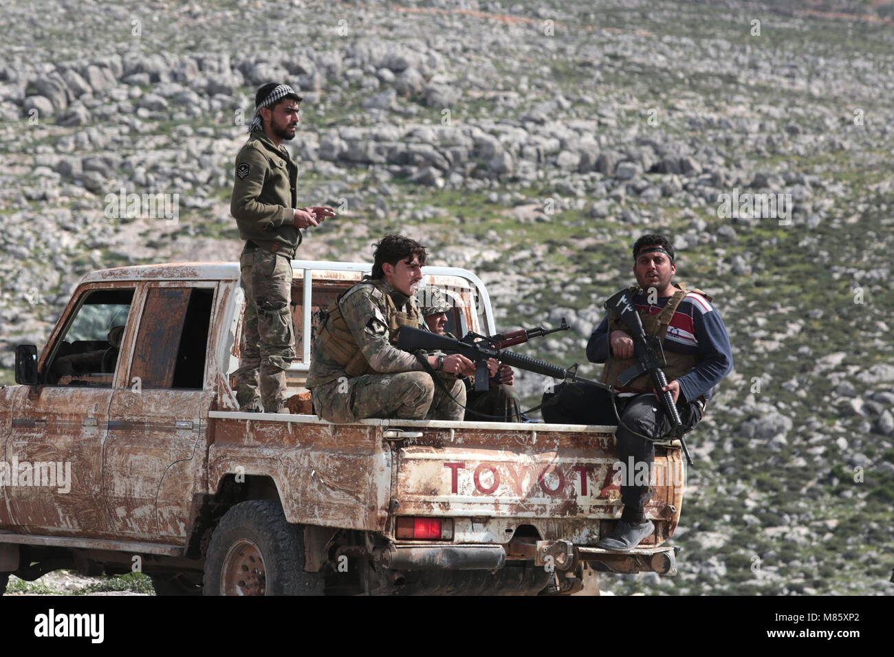 (180314) - AFRIN (Syrien), 14. März 2018 (Xinhua) - Türkisch - Allied Freie Syrische Armee (FSA) Soldaten sind in Afrin, Syrien gesehen, am 14. März 2018. Türkischen Präsidenten Recep Tayyip Erdogan am Mittwoch äußerte die Hoffnung, dass die Türkei die militärischen und ihre Verbündeten vollständig würde Syrischen Kurdischen nehmen - gehaltene Stadt Afrin von Mittwoch Abend. (Xinhua) Stockfoto