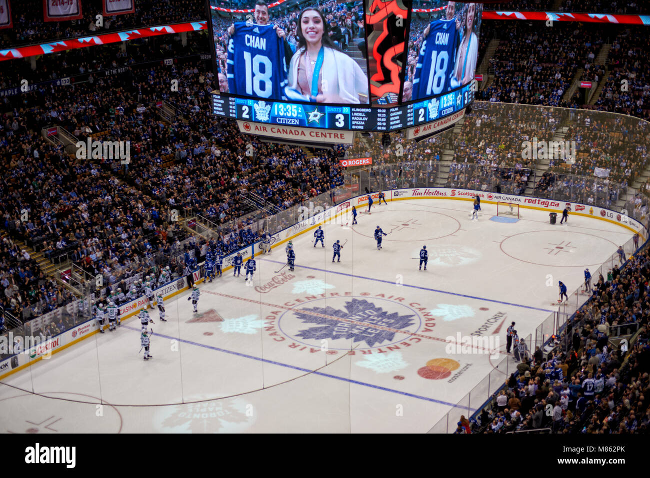 Toronto, Ontario, Kanada. 14. März 2018. Eiskunstlauf Olympiasieger Gabrielle & Patrick nehmen an der NHL Übereinstimmung zwischen den Toronto Maple Leafs und Dallas Stars. Blätter gewann 6:5. Quelle: Igor Ilyutkin/Alamy leben Nachrichten Stockfoto