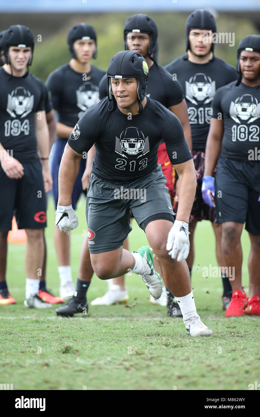 LB Mater Dei Mase Funa Nr. 212 an der Nike Fußball die Eröffnung regionaler Los Angeles am 11. März 2018 Ladegeräte Praxis-service. Foto von Jevone Moore Stockfoto