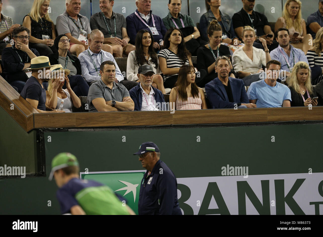 INDIAN WELLS, CA - 12. März: Venus Williams der Vereinigten Staaten Niederlagen ihrer Schwester Serena Williams bei Tag 8 der BNP Paribas Open am 12. März in Indian Wells, Kalifornien 2018. Leute; Chuck Liddell, Heidi Northcott, Larry Ellison Stockfoto