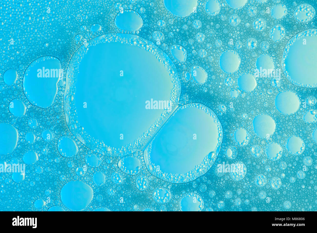 MAacro blau Seifenblasen. Abstrakte bubble Textur Oberfläche Stockfoto