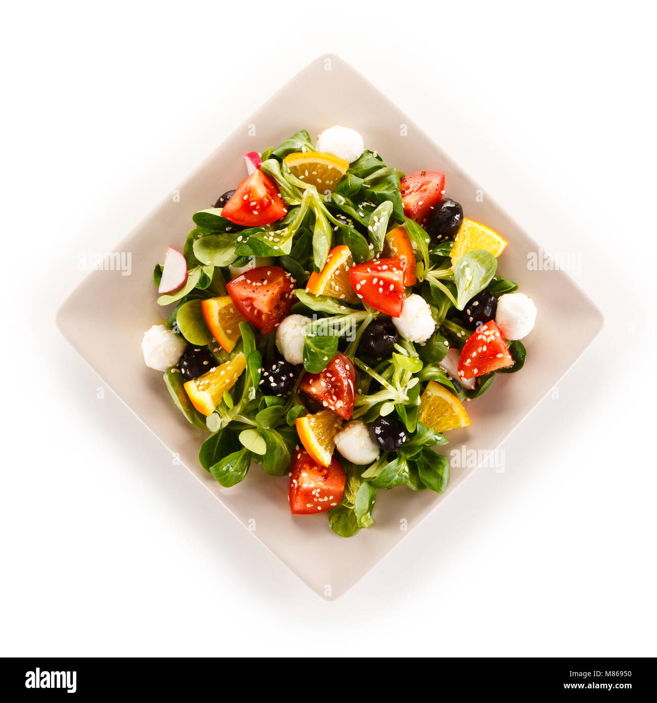Caprese Salat auf weißem Hintergrund Stockfoto