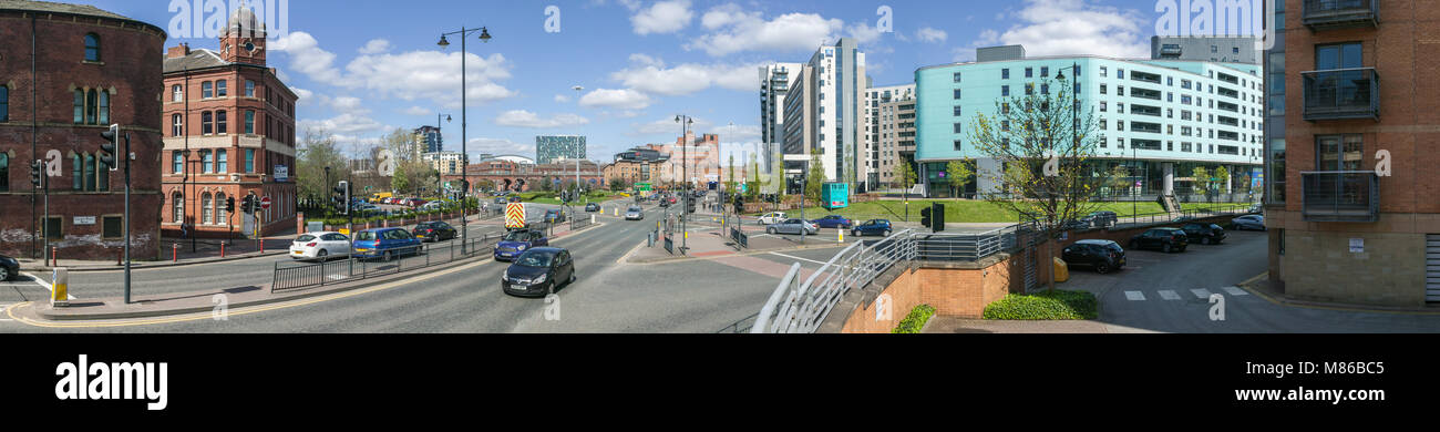 Ein Panorama von Leeds Crown Point Road, mit Ibis Hotel im Hintergrund Stockfoto