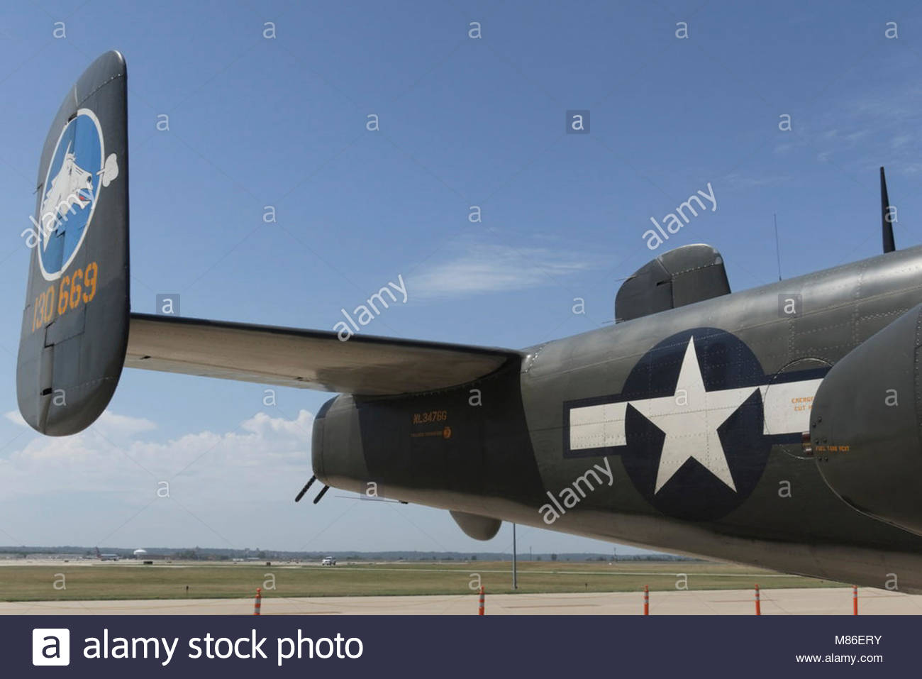 North American B 25j Mitchell In Usaaf Tarnung Auf Der Flightline Duxford Airfield Stockfotografie Alamy