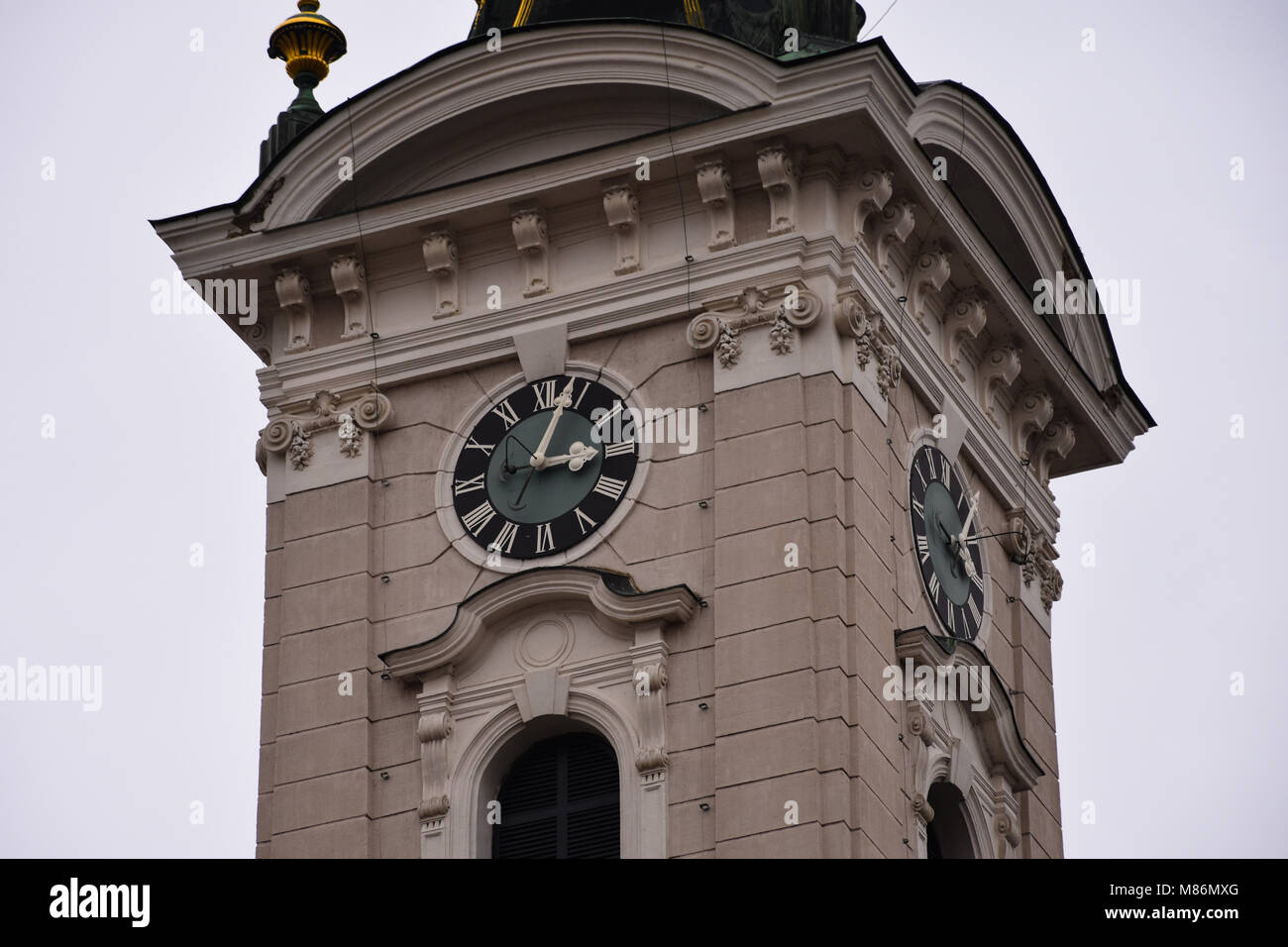 Novi Sad, Serbien. Februar 8, 2017. Turm der St. George's Cathedral (Saborni hram Svetog Velikomučenika Georgija) Stockfoto