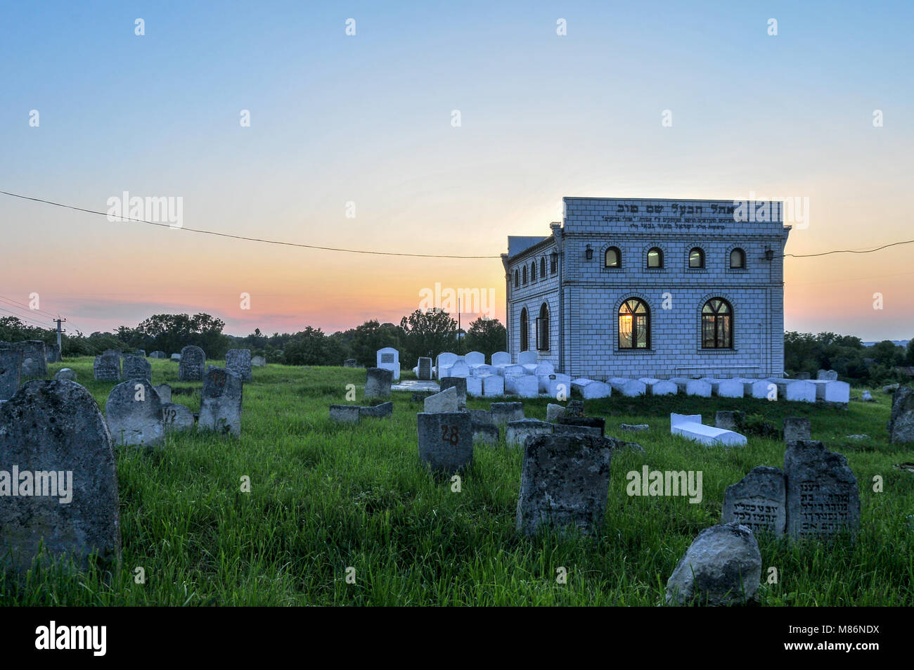 Friedhof der Baal Schem Tow', der Gründer der chassidischen jüdischen Bewegung. In Medzhybizh, Ukraine. Stockfoto