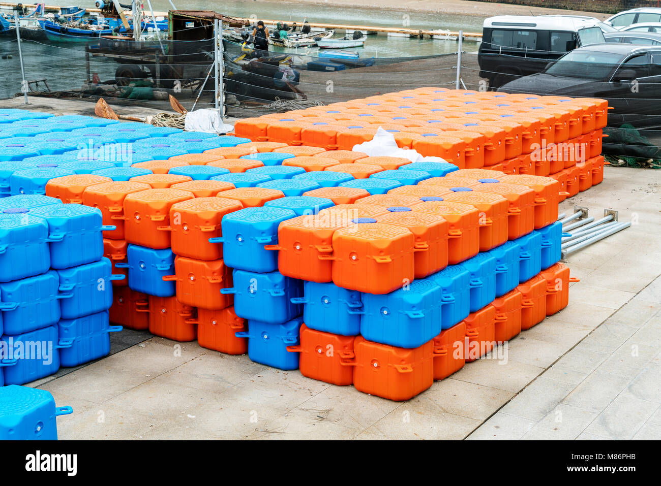 Der Kunststoff Lagerlogistik auf die Küste ist für die Erhaltung der Meeresfrüchte verwendet. Stockfoto