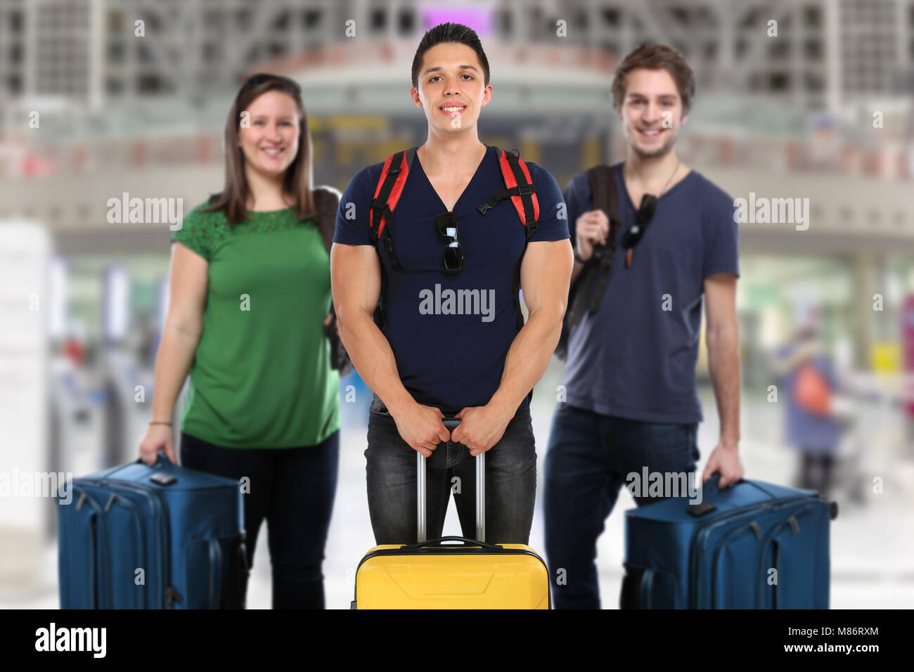 Reisen Reisen Gruppe junger Menschen Flughafen urlaub ferien Tasche Gepäck Stockfoto