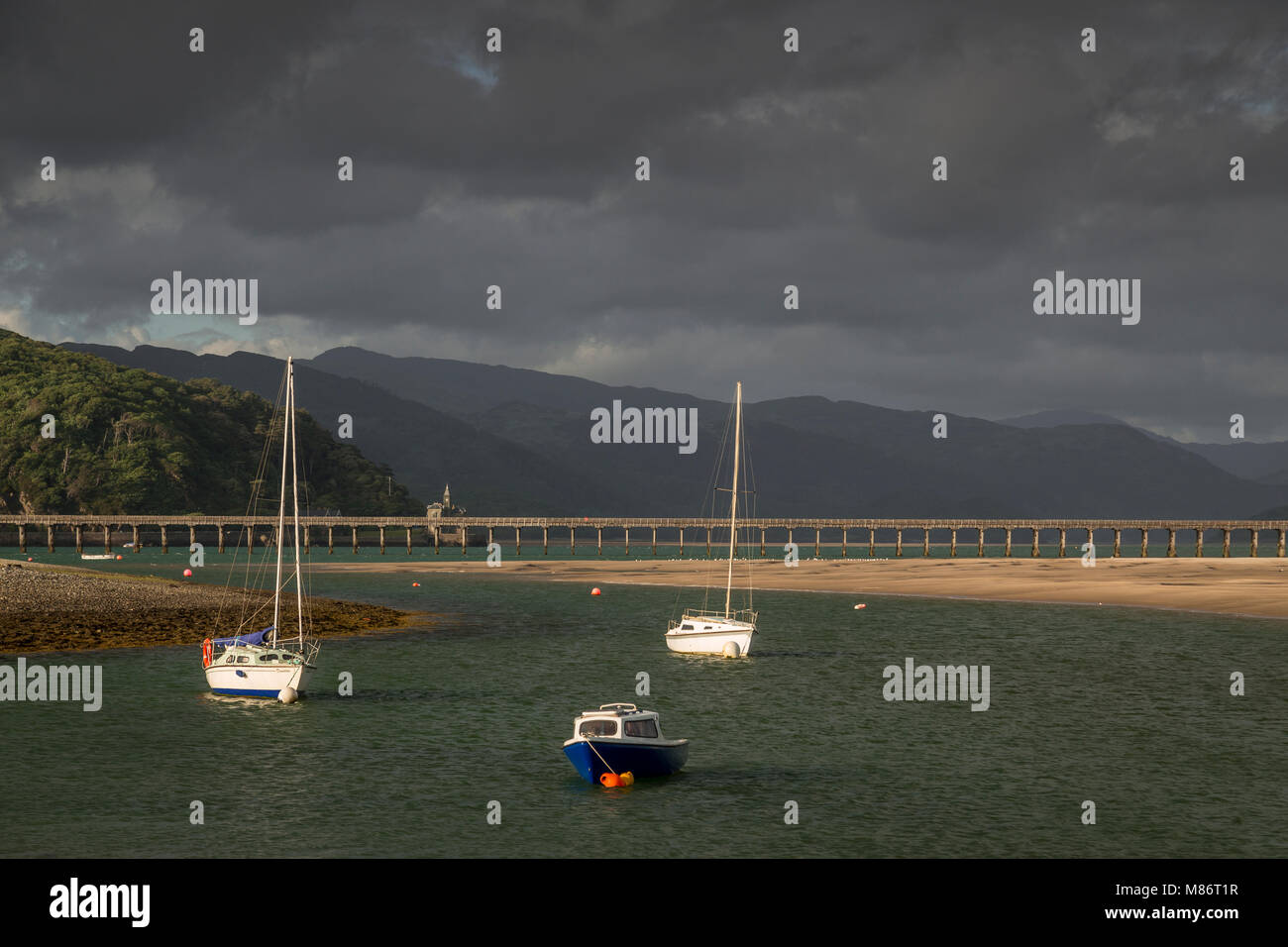 Boote in der Mündung des Mawddach, Snowdonia, Wales Stockfoto