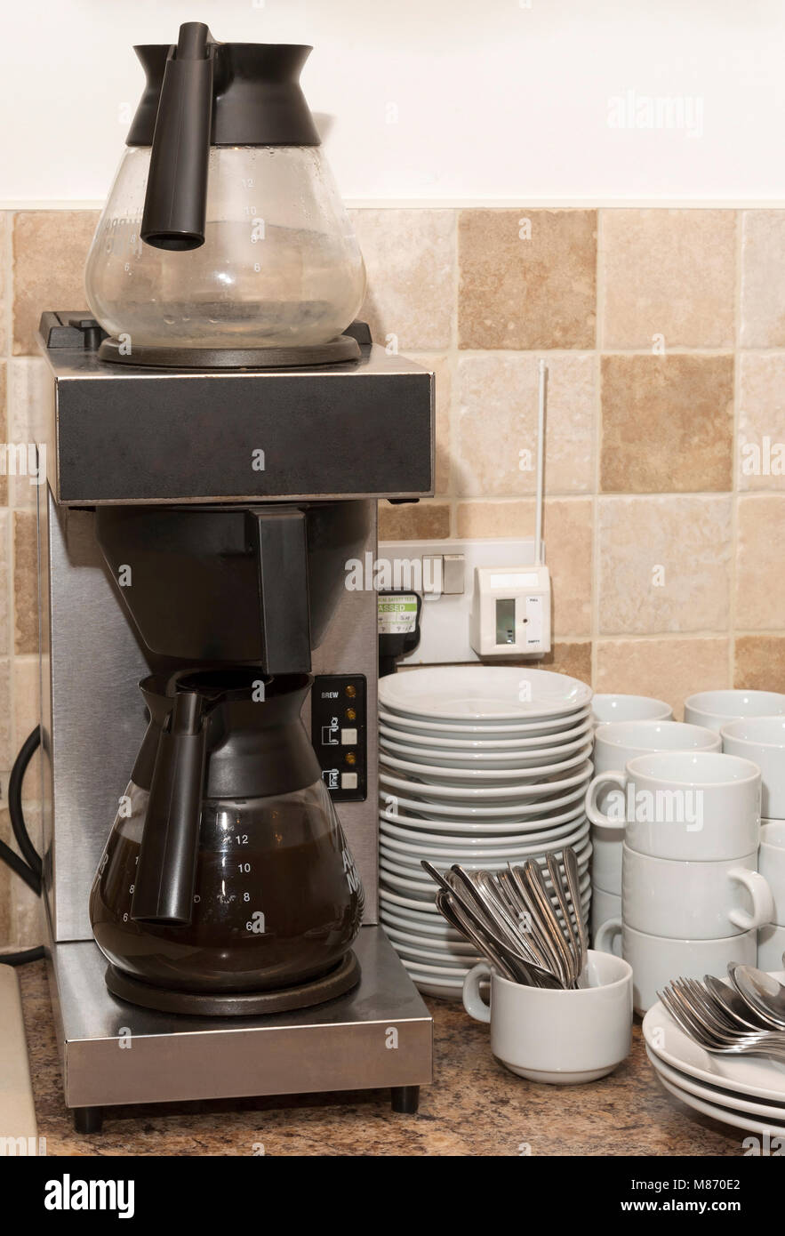 Kommerzielle größe Kaffeemaschine machen Stockfoto