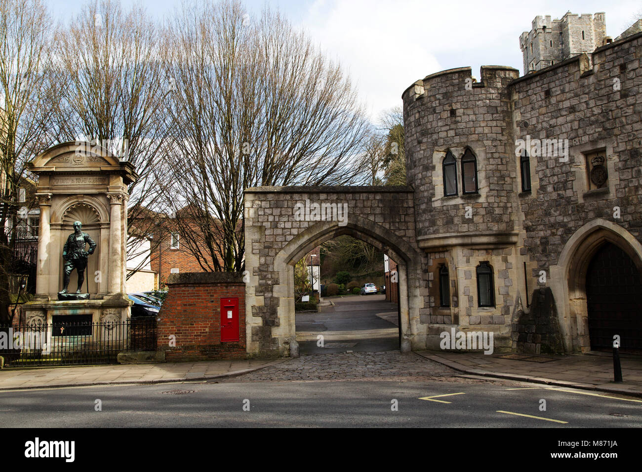 Schloss Windsor Windsor in England. Das Schloss stammt aus der normannischen Eroberung Englands und ist eine königliche Residenz. Stockfoto