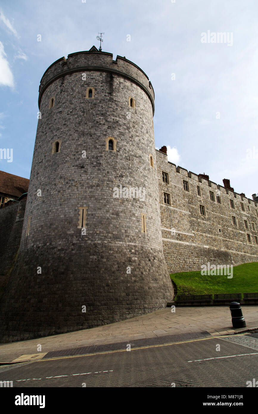 Schloss Windsor Windsor in England. Das Schloss stammt aus der normannischen Eroberung Englands und ist eine königliche Residenz. Stockfoto