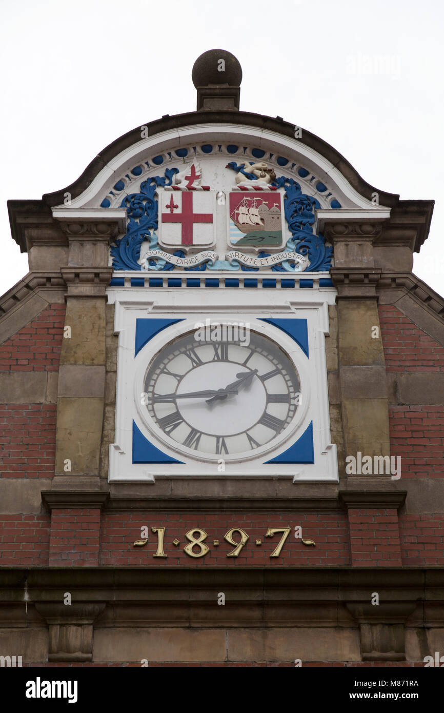 Clocktower bei Windsor Royal Shopping Windsor in England. Die Einkaufspassage befindet sich in dem Gelände des ehemaligen Bahnhof der Stadt im Jahr 1897 eröffnet wurde. Stockfoto