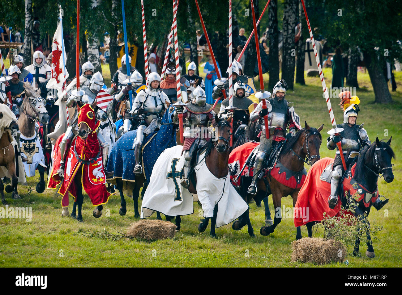 GRUNWALD - Juli 16: Teutonic Reiter - 601Th Jahrestag der Schlacht von Grunwald 1410. 4000 Reenactors, 1200 Ritter, in der Nähe von 20 Tausende von Zuschauern. Stockfoto