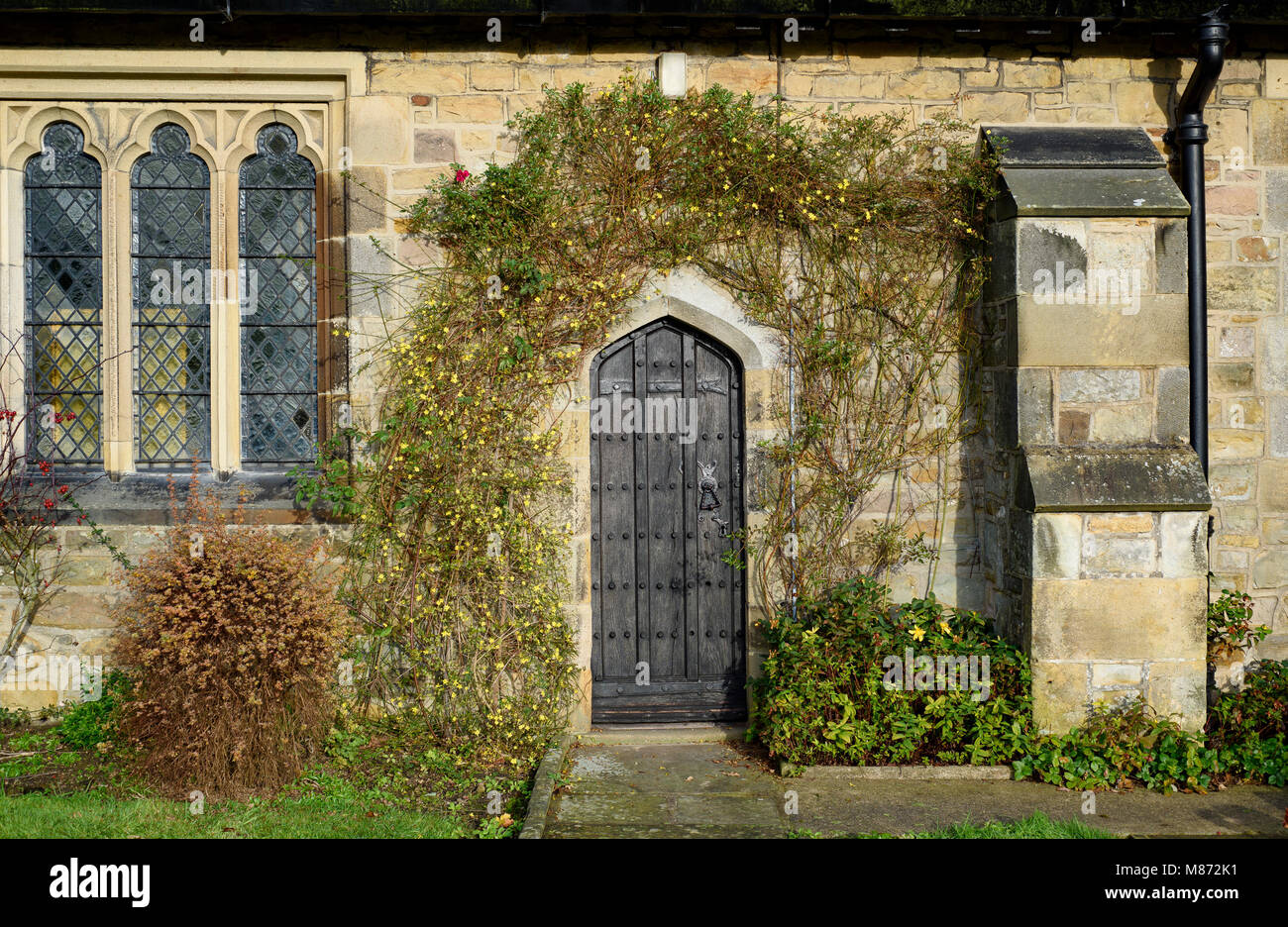 Seitliche Tür der St. Bartholomä, Chipping, Preston, Lancashire, Großbritannien. Stockfoto