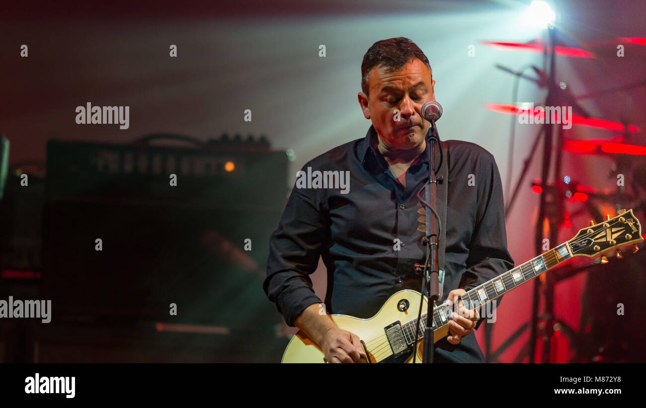 Manic Street Prediger Dachverkleidung Samstag Nacht auf der Hauptbühne am siegreichen Festival 2016, Fareham, Hampshire Stockfoto