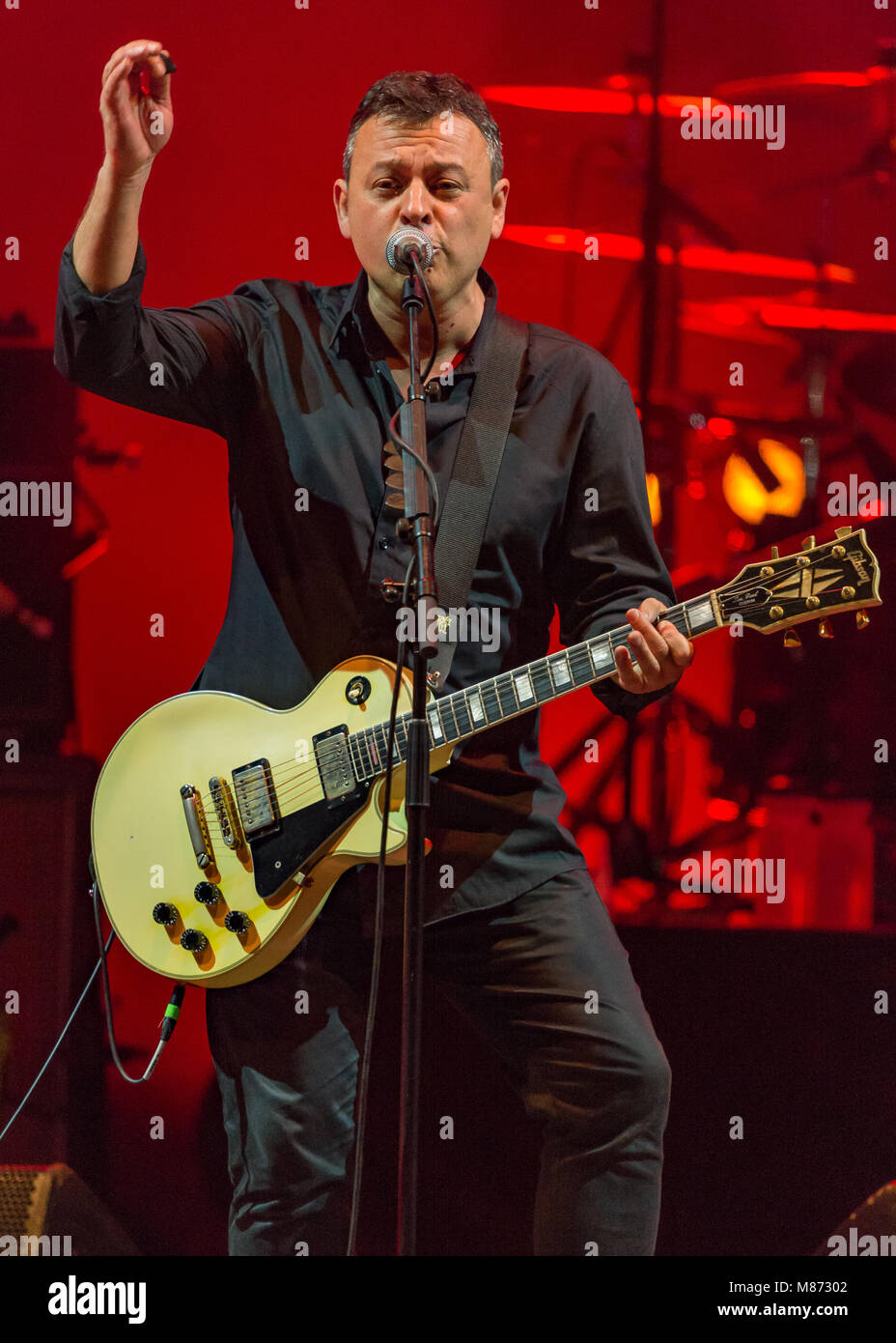 Manic Street Prediger Dachverkleidung Samstag Nacht auf der Hauptbühne am siegreichen Festival 2016, Fareham, Hampshire Stockfoto