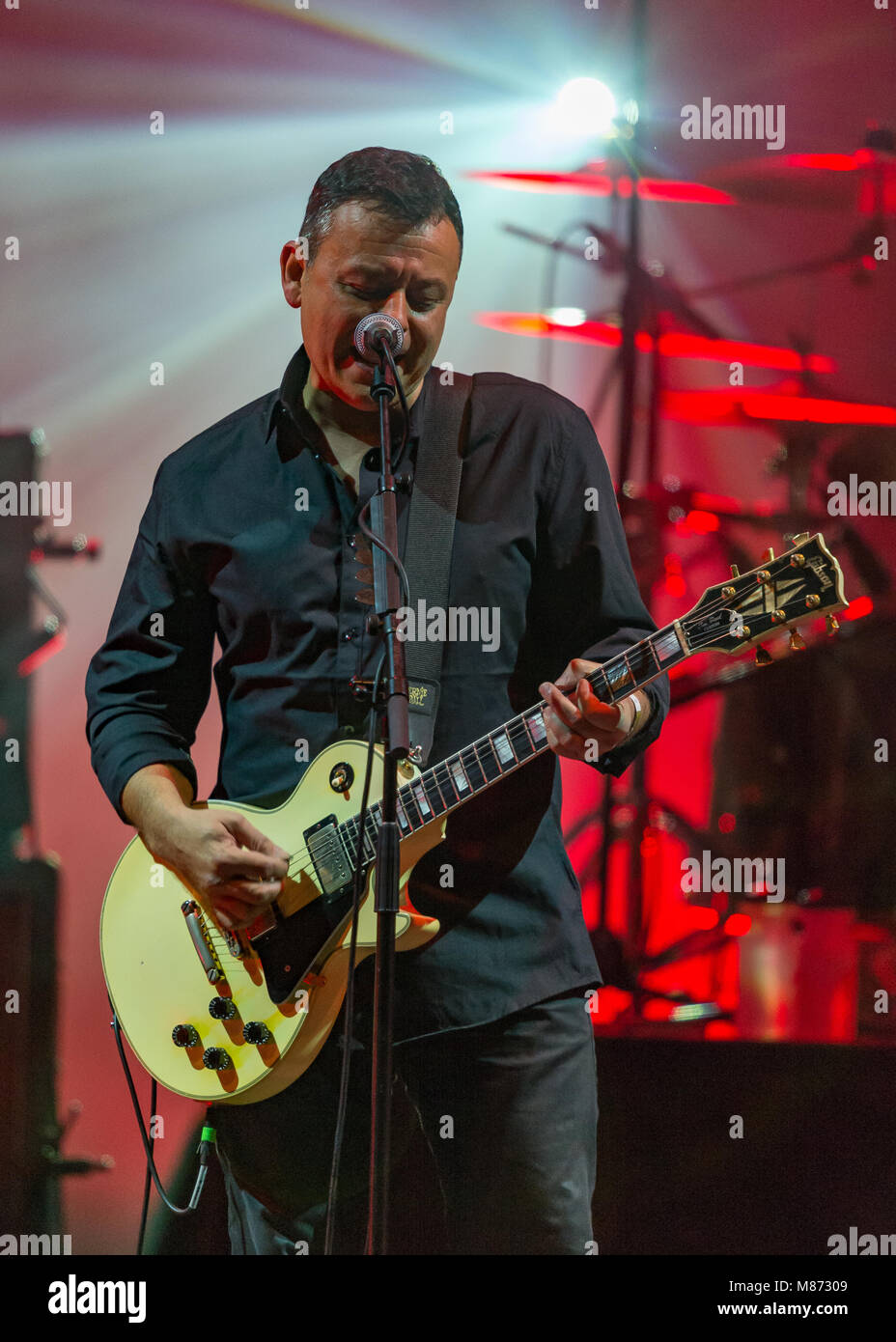 Manic Street Prediger Dachverkleidung Samstag Nacht auf der Hauptbühne am siegreichen Festival 2016, Fareham, Hampshire Stockfoto