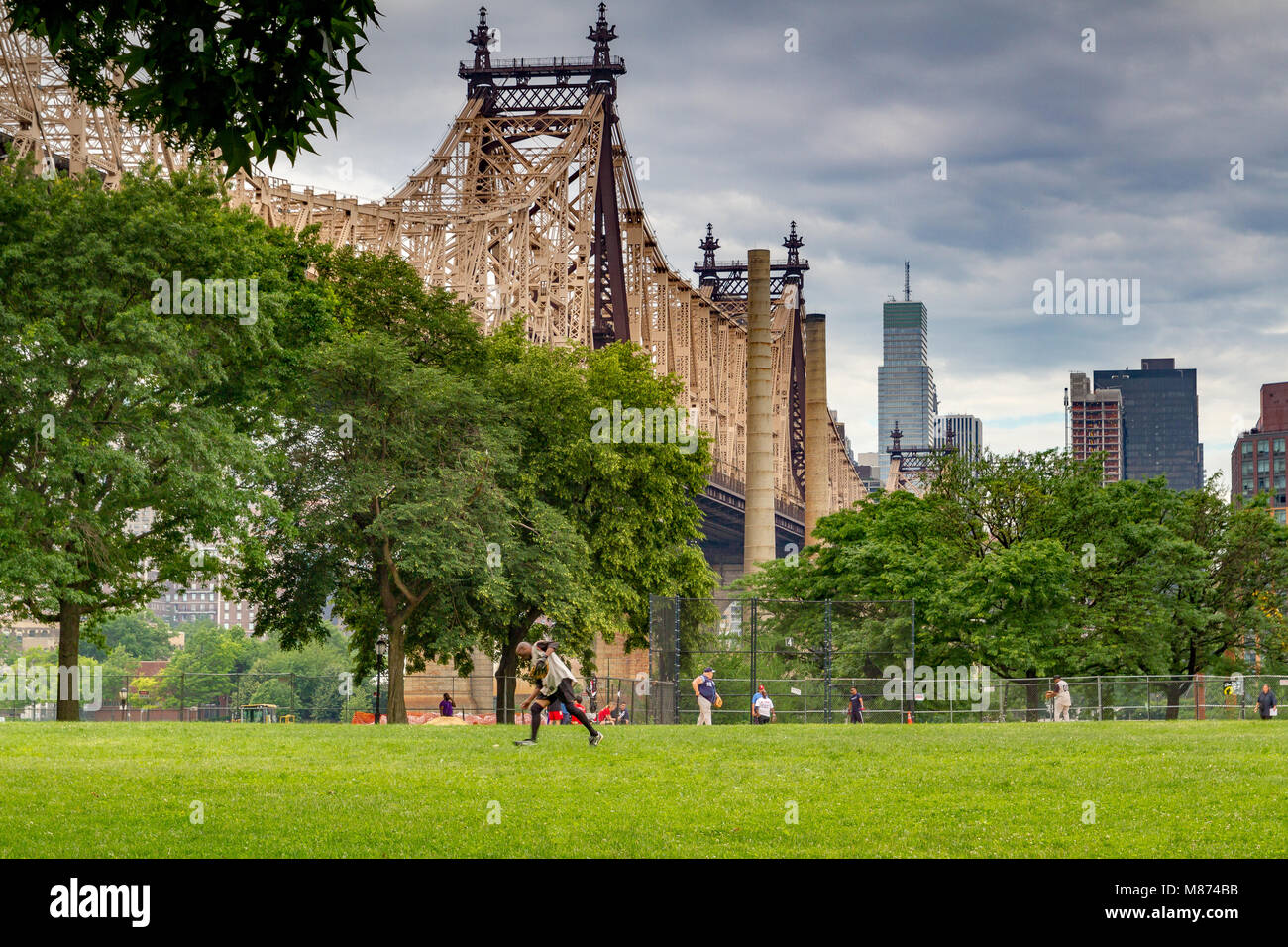 Die Queensboro Bridge, auch bekannt als 59th Street Bridge, eine Brücke über den East River von Long Island City zur Upper East Side, New York Stockfoto