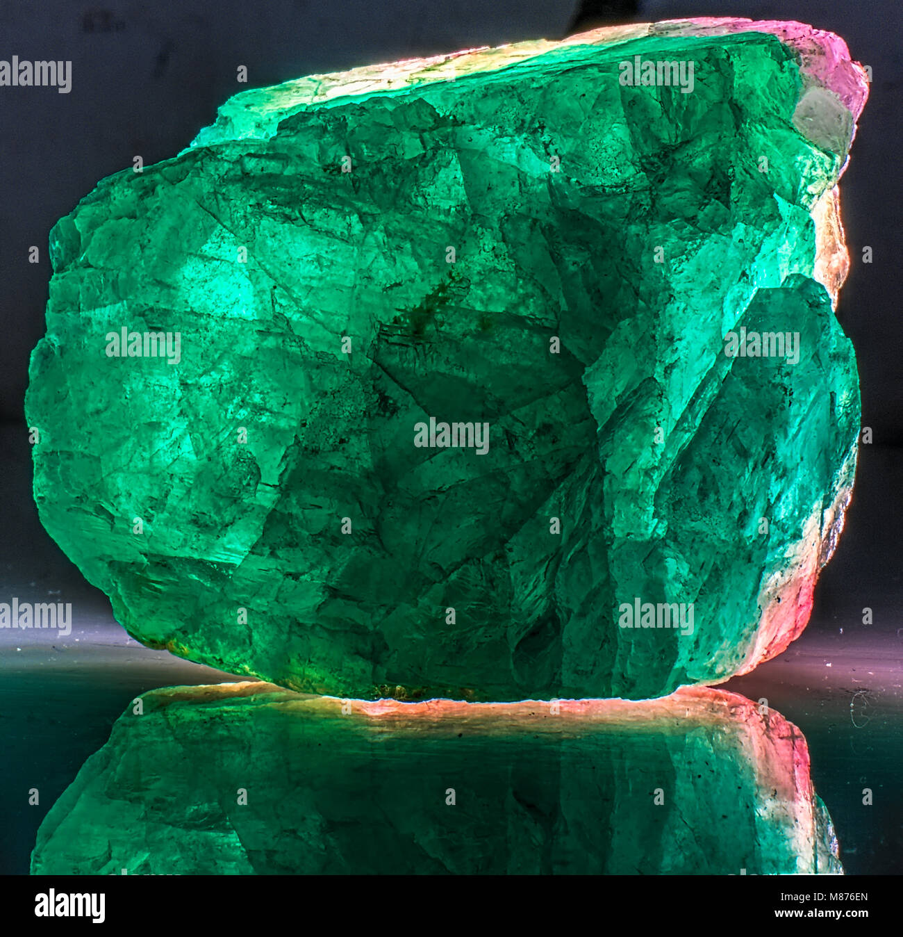 Fluorescent Mineral Stockfotos und -bilder Kaufen - Alamy