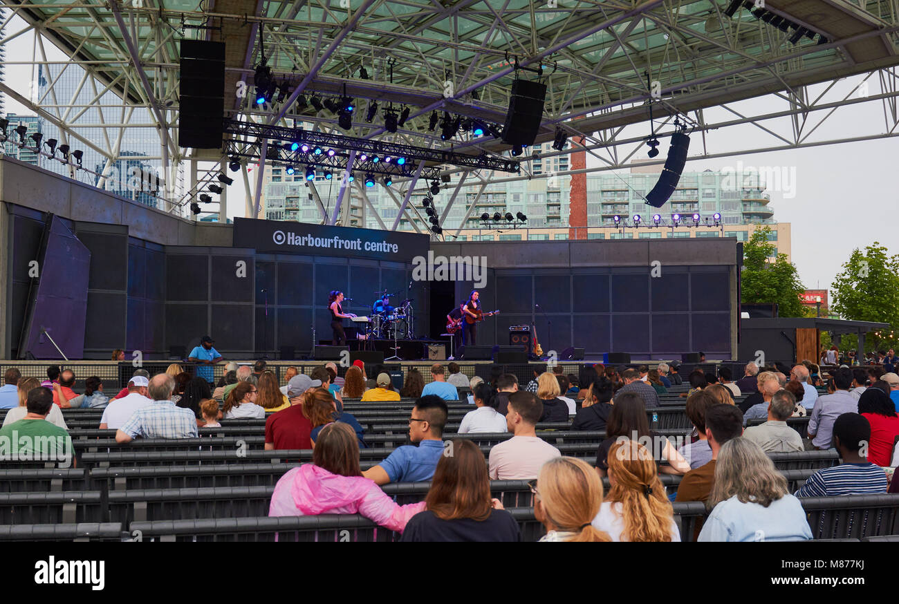 Publikum Musik an der Harbourfront Centre, Toronto, Ontario, Kanada zu leben Stockfoto