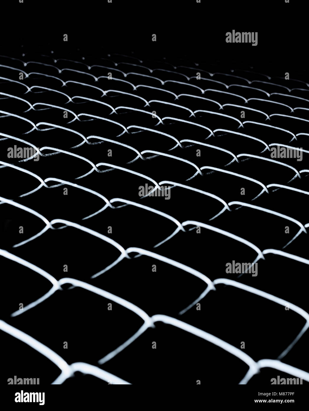 Schwarzer Hintergrund mit Zaun Gitter. Zusammenfassung Hintergrund Stockfoto