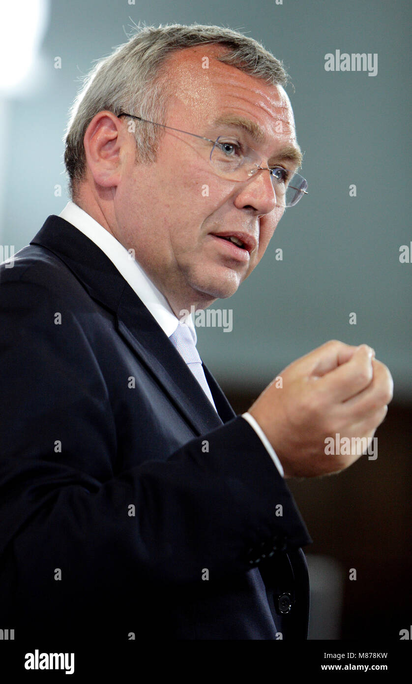 Warschau, Pommern/Ostsee/Polen - 2007/06/11: Alfred Gusenbauer, Bundeskanzler von Österreich während einer Pressekonferenz Stockfoto