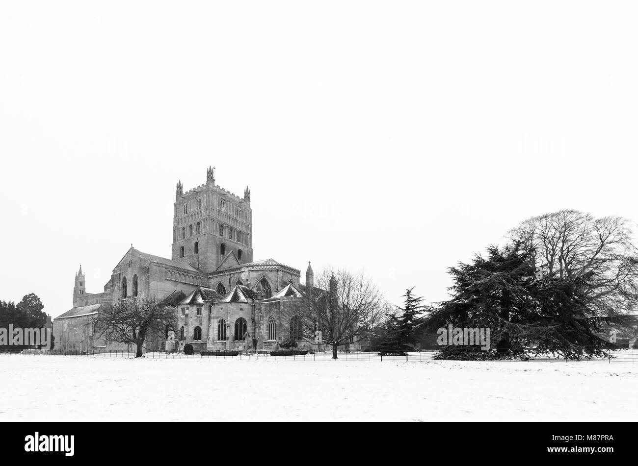 Tewkesbury Abbey im Schnee Stockfoto