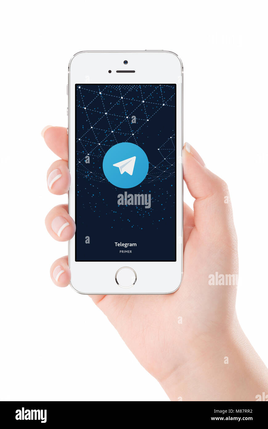 Telegramm Open Network tonne Weißbuch Abdeckung auf dem iPhone Display in weiblicher Hand. Telegramm Tonne mit Durov ist die Zukunft der blockchain und cryptocurrency. Stockfoto