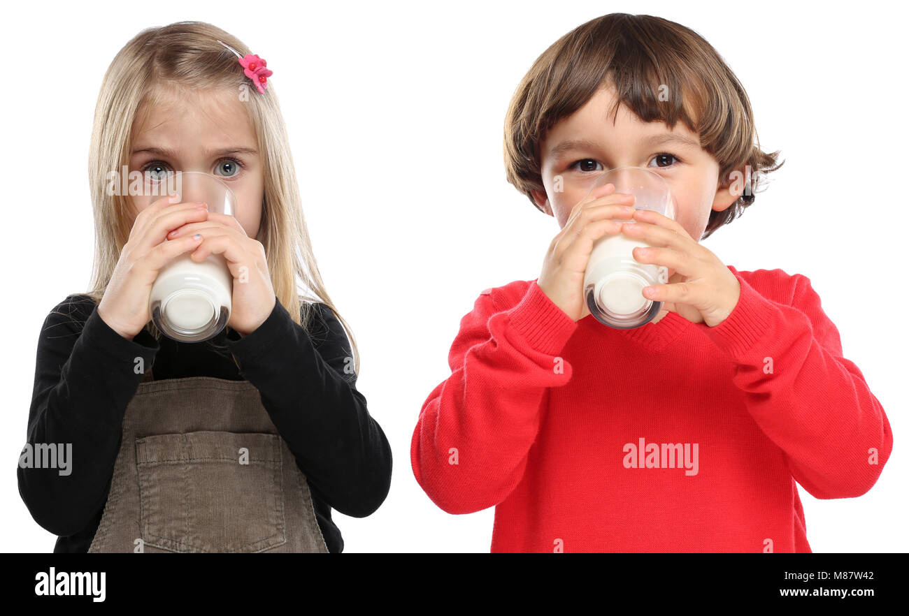 Kinder Mädchen Junge Kind Konsummilch kid Glas gesunde Ernährung auf weißem Hintergrund Stockfoto