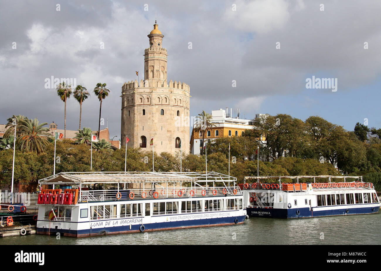 Torre del Oro aus dem Fluss Guadalquivir in Sevilla Stockfoto